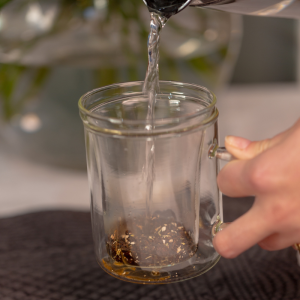 Glass Tea Infuser Mug action 1